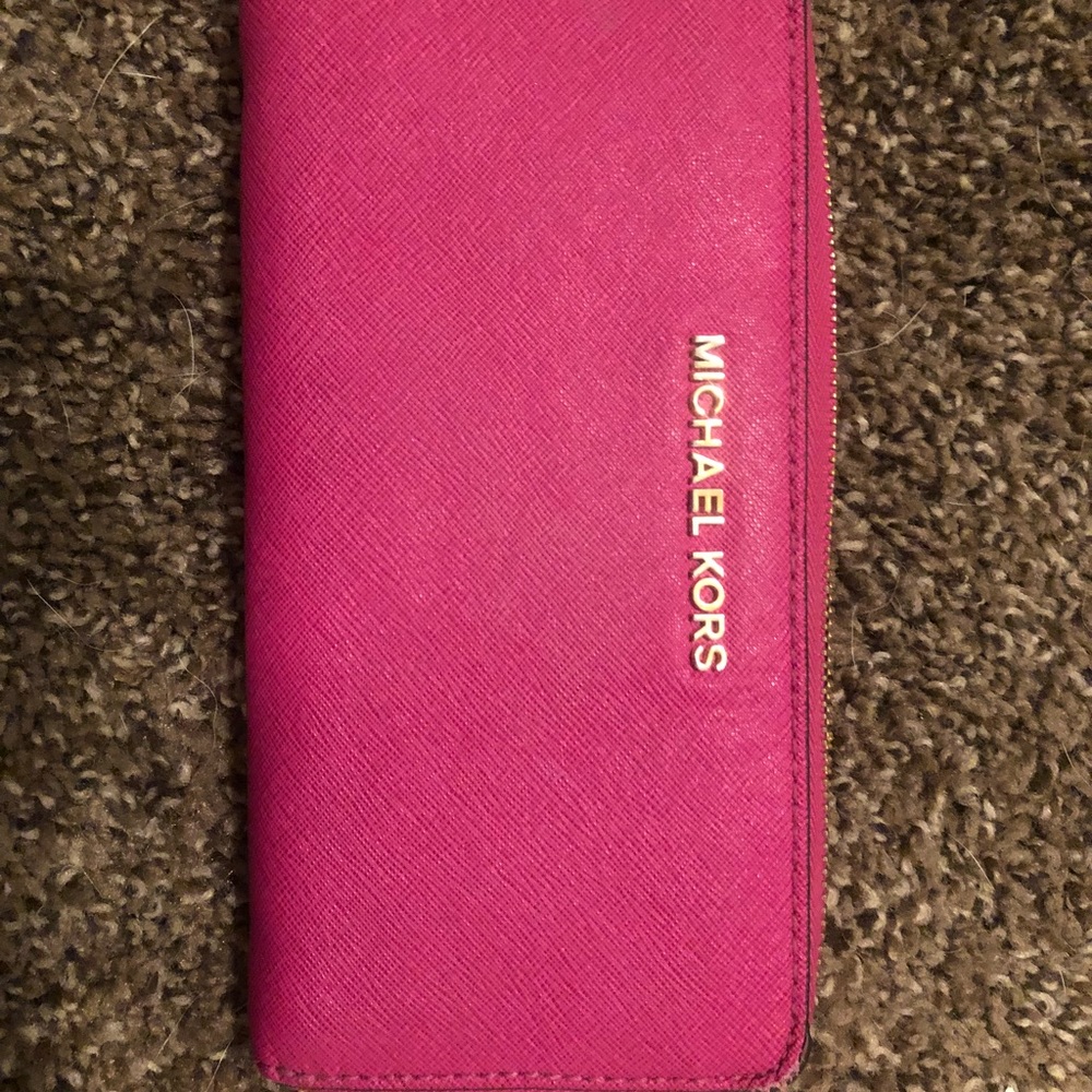 Michael kors fuscia wallet
